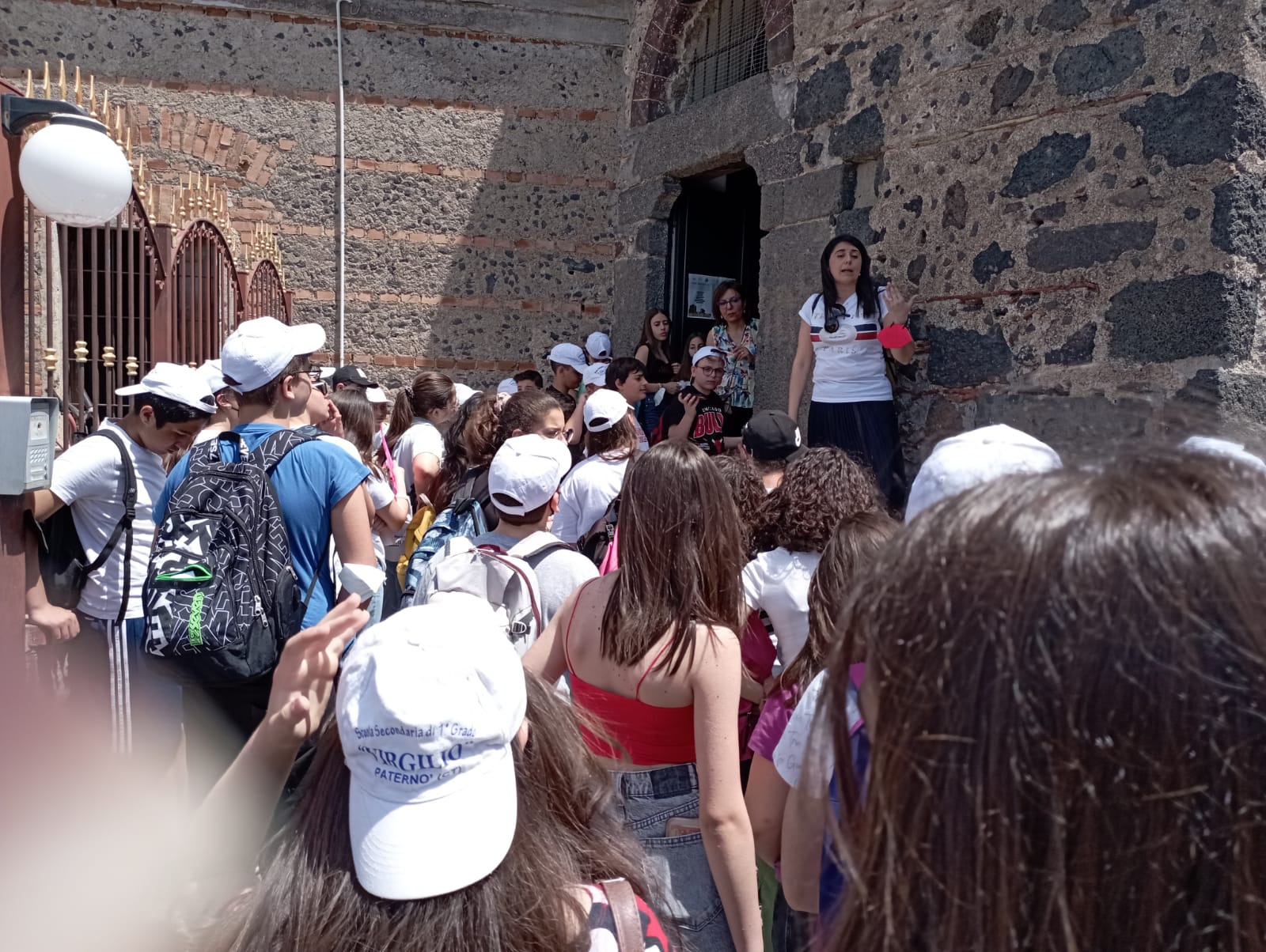 L'ARCHEOCLUB ITALIA DI PATERNÒ HA PORTATO A TERMINE CON SUCCESSO L INIZIATIVA " I GIOVANISSIMI ALLA SCOPERTA DI PATERNÒ MEDIEVALE ".