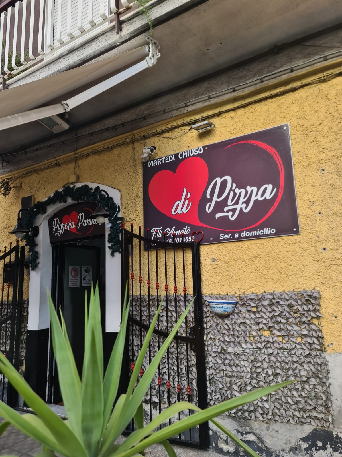 "CICCAmu di rispettare la nostra città",  la campagna di sensibilizzazione lanciata da Rosanna Lauria e Riccardo Perciato