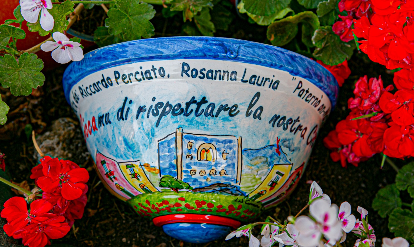 "CICCAmu di rispettare la nostra città",  la campagna di sensibilizzazione lanciata da Rosanna Lauria e Riccardo Perciato