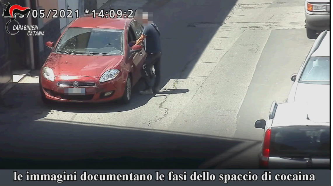 CATANIA, IL BOSS GESTIVA IL BUSINESS DELLA DROGA DAL CARCERE: 17 ARRESTI