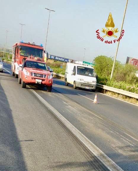 TIR PERDE IL RIMORCHIO, TRAFFICO RALLENTATO SULLA TANGENZIALE DI CATANIA