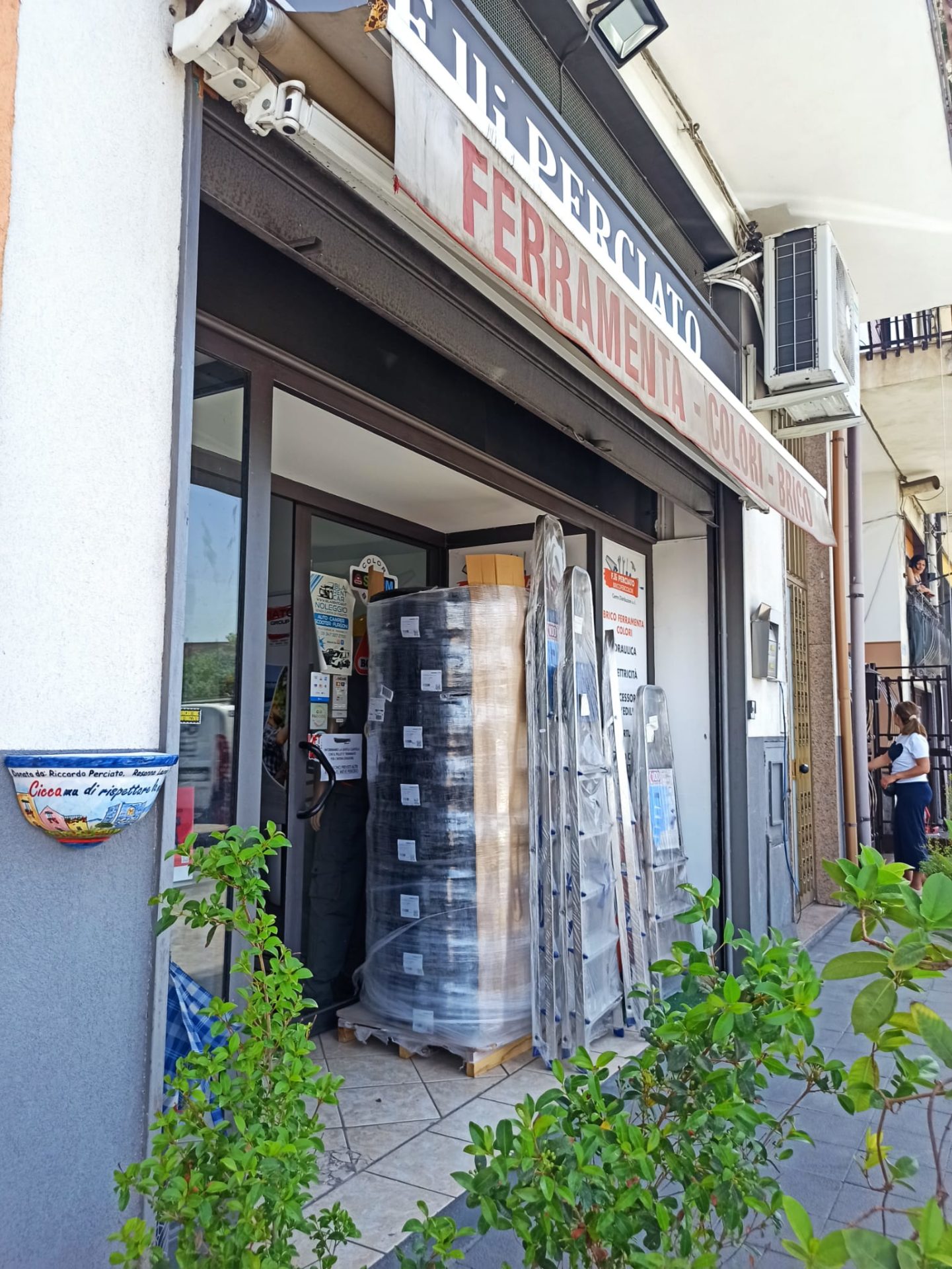 "CICCAmu di rispettare la nostra città",  la campagna di sensibilizzazione lanciata da Rosanna Lauria e Riccardo Perciato