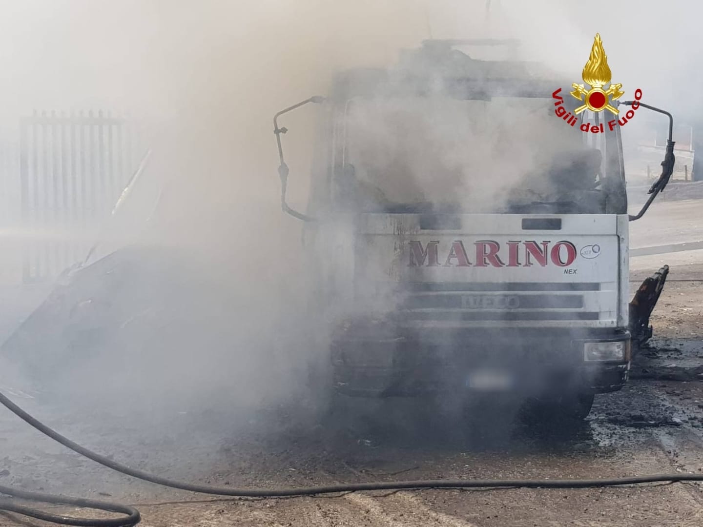 BIANCAVILLA. IN FIAMME CAMION DI UNA DITTA TRASPORTI