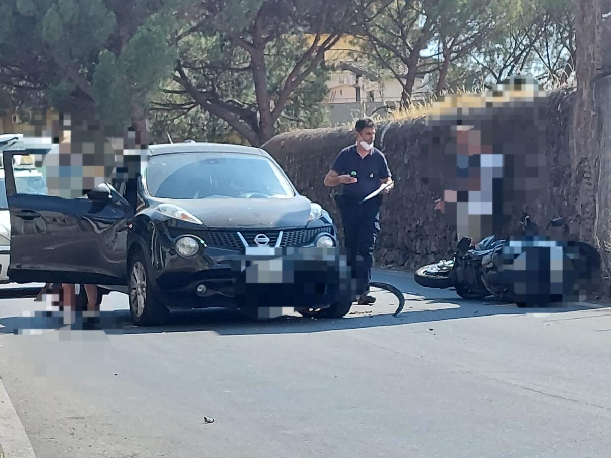 PATERNÒ: VIOLENTO SCONTRO AUTO SCOOTER  IN VIA NAZARIO SAURO, FERITO CENTAURO - 