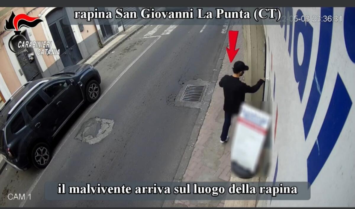 MASCALUCIA, ARRESTATI GLI AUTORI DI UNA RAPINA A MANO ARMATA - 