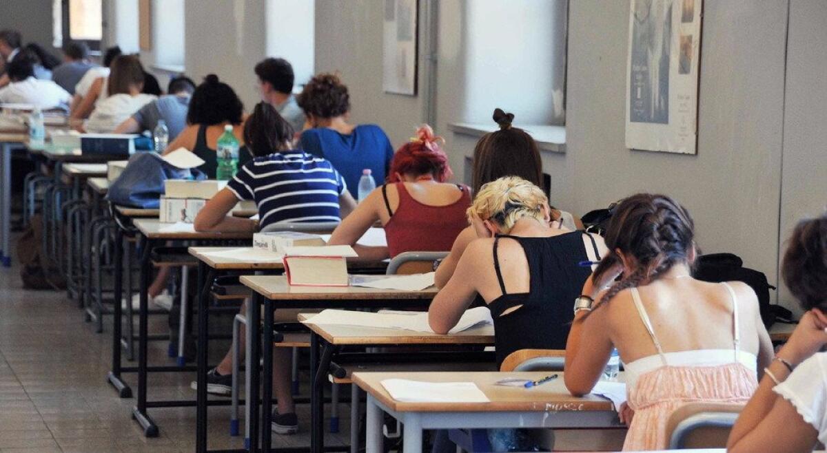 MATURITÀ E TERZA MEDIA: PROMOSSI IL 99,9% DEI CANDIDATI - 