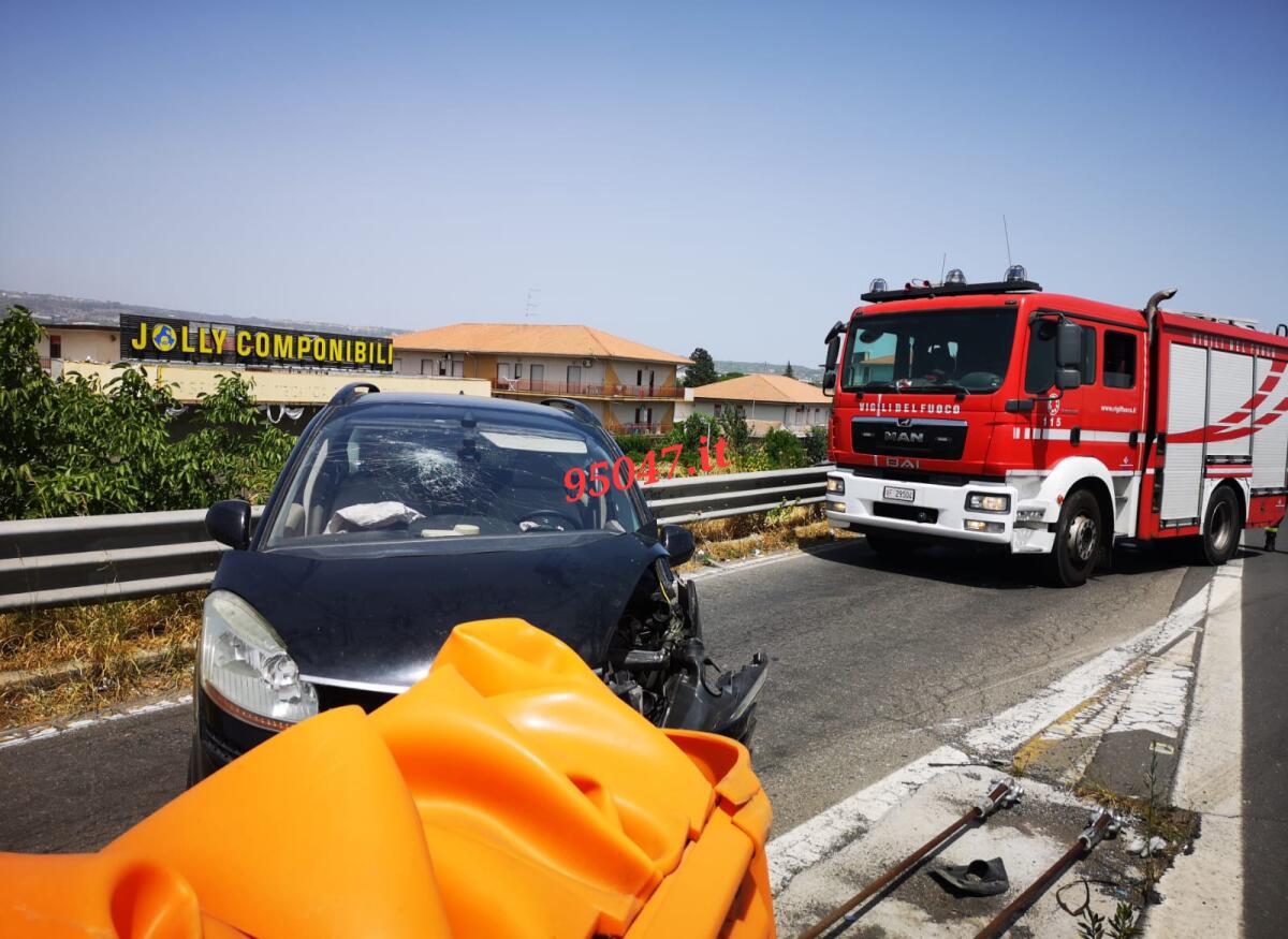INCIDENTE STRADALE SULLA SUPERSTRADA 121, AUTO CONTRO UN GUARDRAIL. DUE FERITI - 