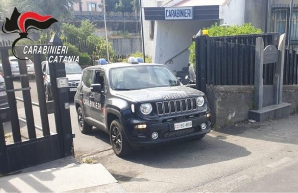 BELPASSO, RUBA 200 EURO DI LIQUORI E POI FORNISCE FALSE GENERALITÀ - 