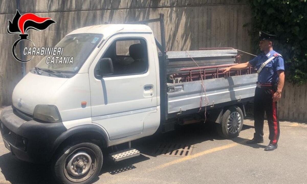 SAN GIOVANNI LA PUNTA: SORPRESI A RUBARE PONTEGGI IN UN CANTIERE EDILE - 