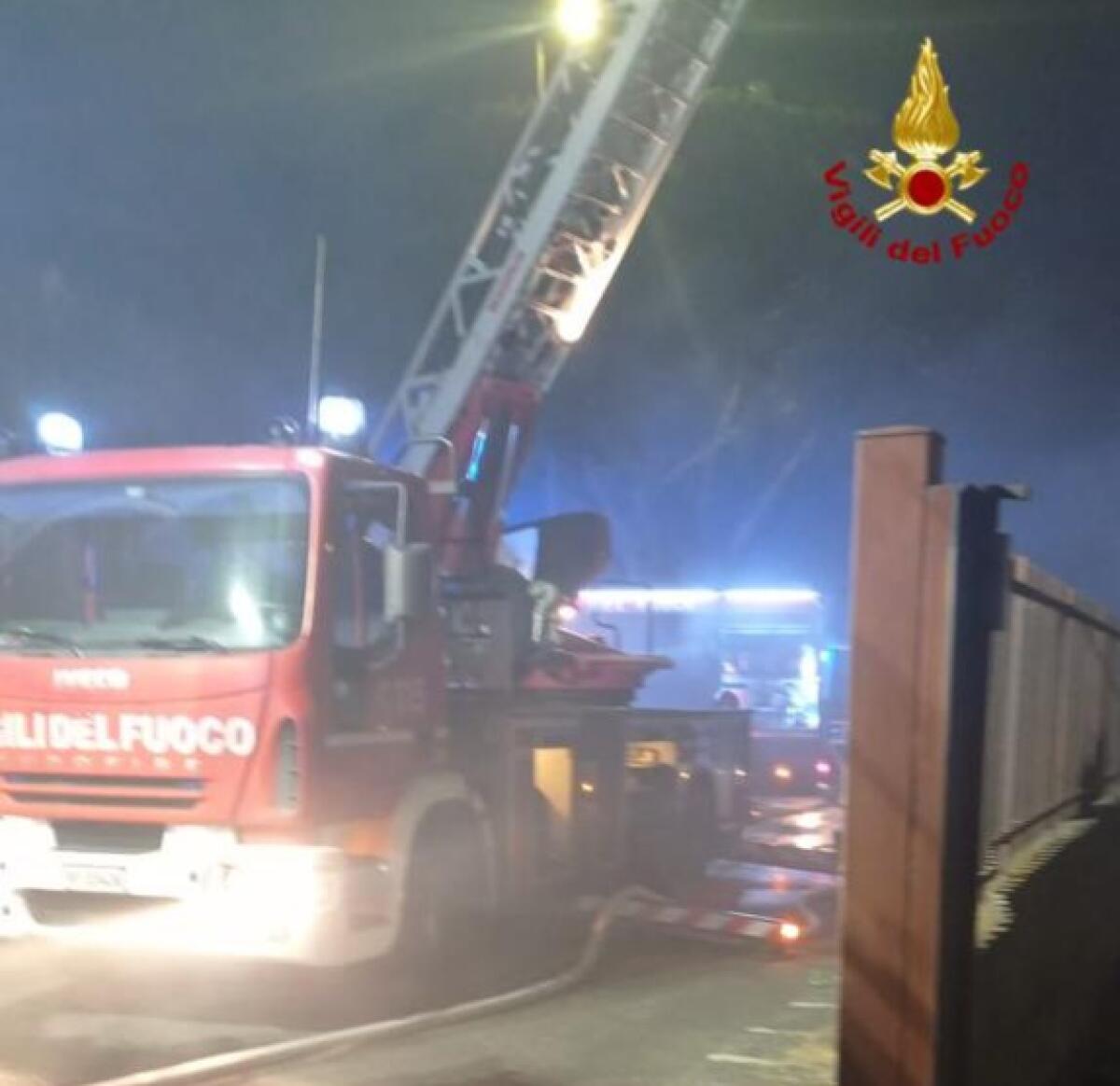 IN CORSO INCENDIO GARAGE A SAN GIOVANNI GALERMO, - 