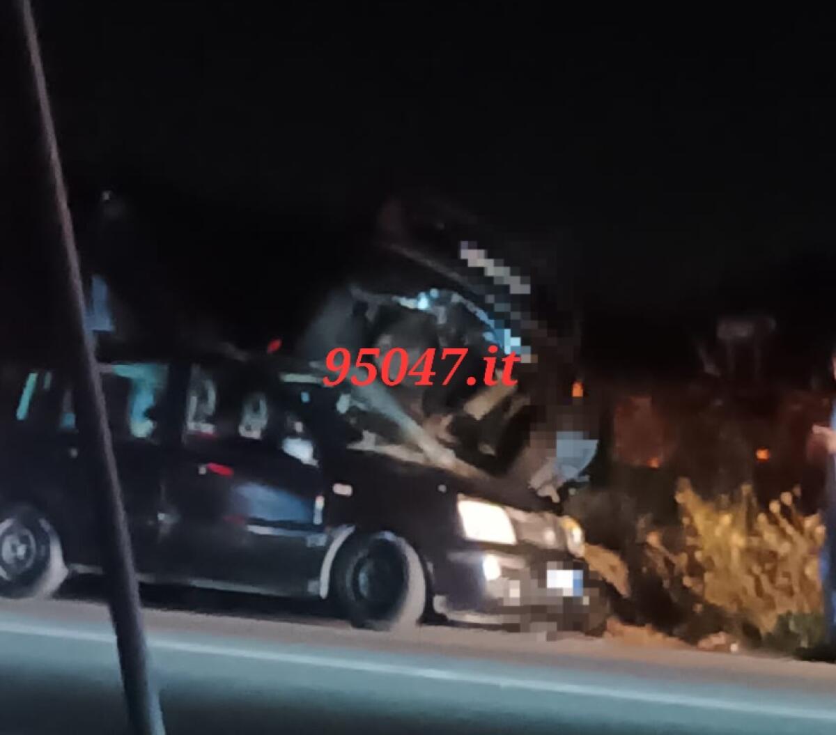 GRAVISSIMO INCIDENTE SULLA SS284. UN'AUTO FINISCE SOPRA L'ALTRA , SOCCORSI SUL POSTO - 
