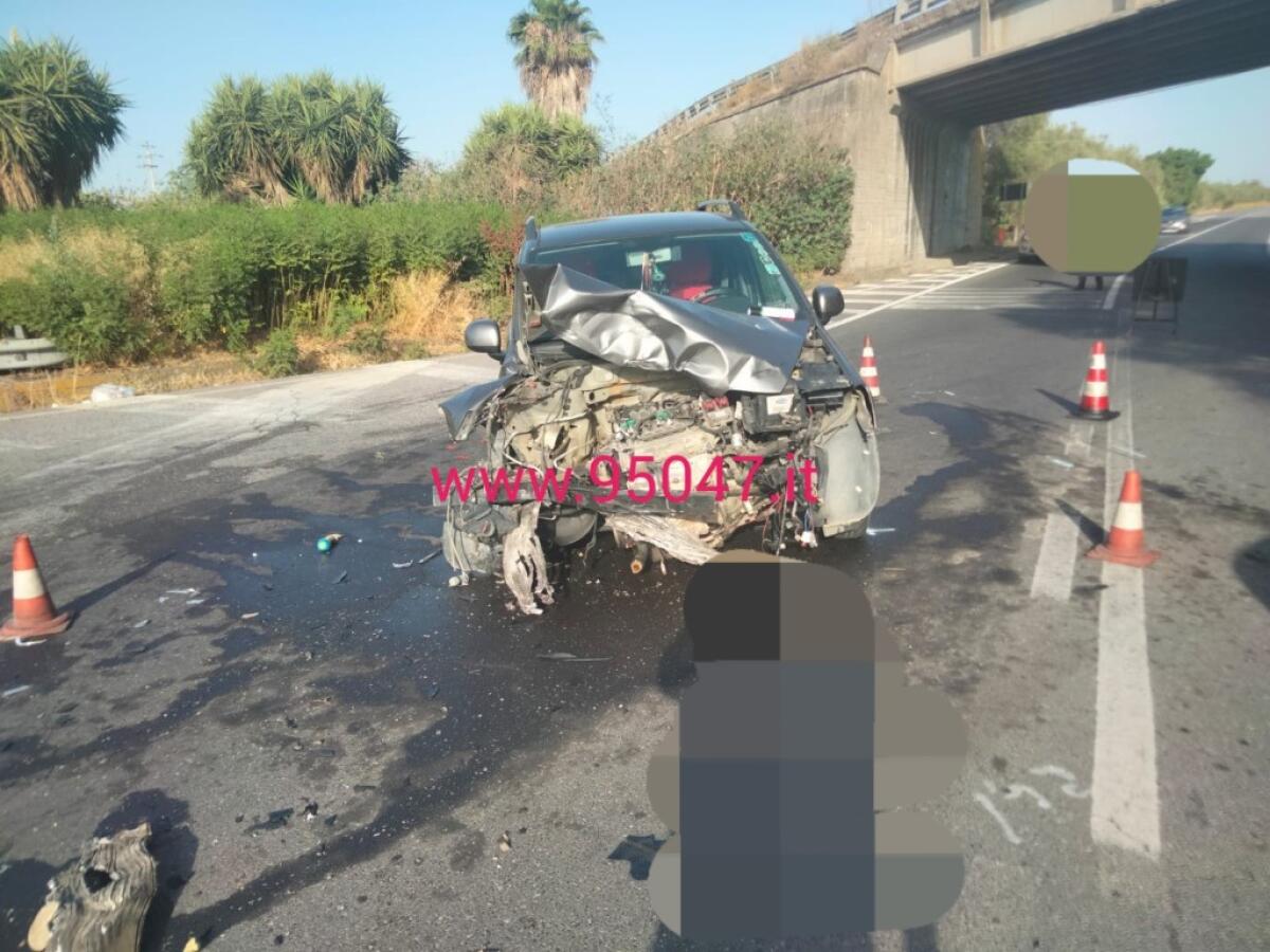 MISTERBIANCO, VIOLENTO SCONTRO TRA DUE AUTO SULLA SS192: TRE FERITI - 