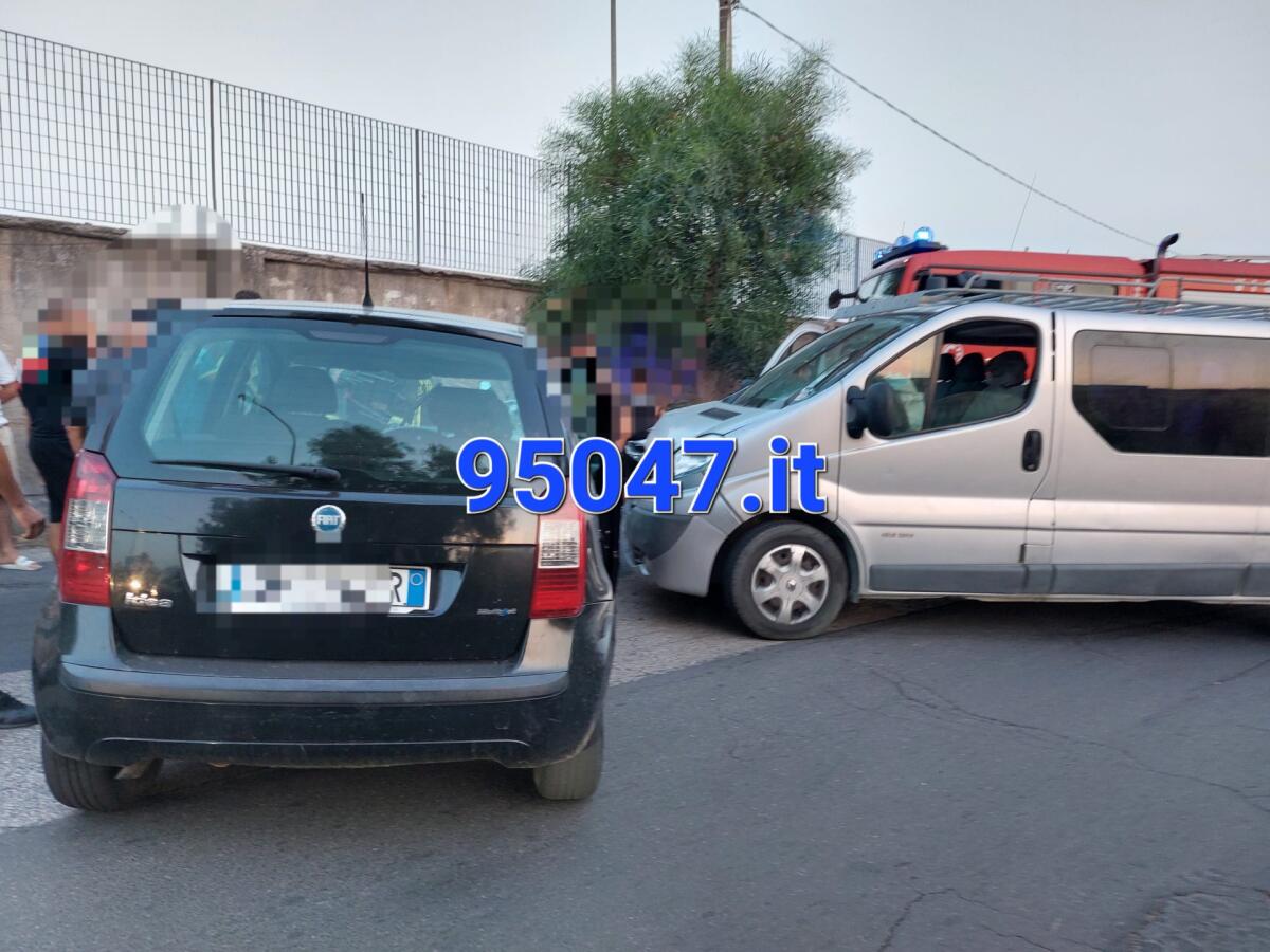 PATERNO': INCIDENTE IN VIA GIOVANNI VERGA - 