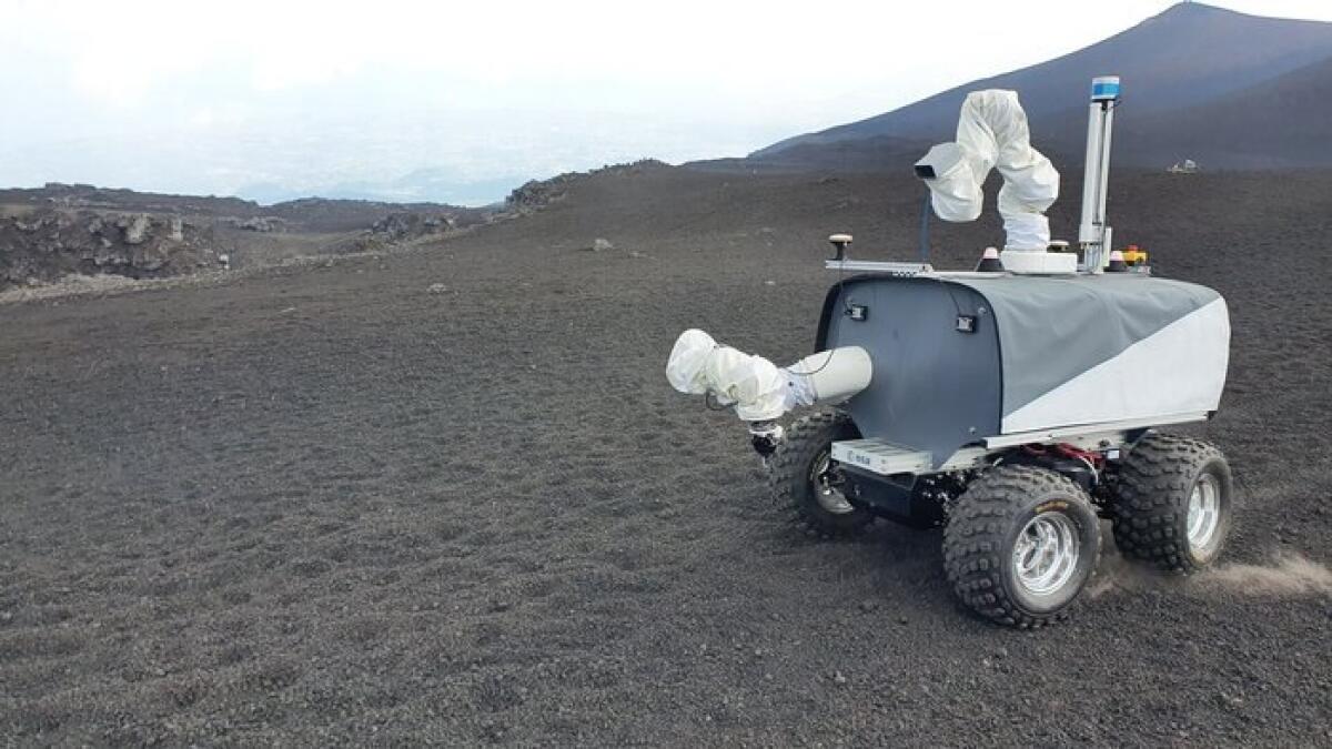 ETNA, IN CORSO SUL VULCANO I TEST DEL ROVER ESA CHE ANDRÀ SULLA LUNA - 