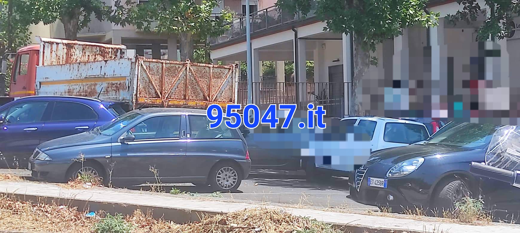 PATERNO: CAMION "SCIVOLA" DA AUTOARTICOLATO IN MOVIMENTO , NESSUN FERITO ED AUTO DANNEGGIATE