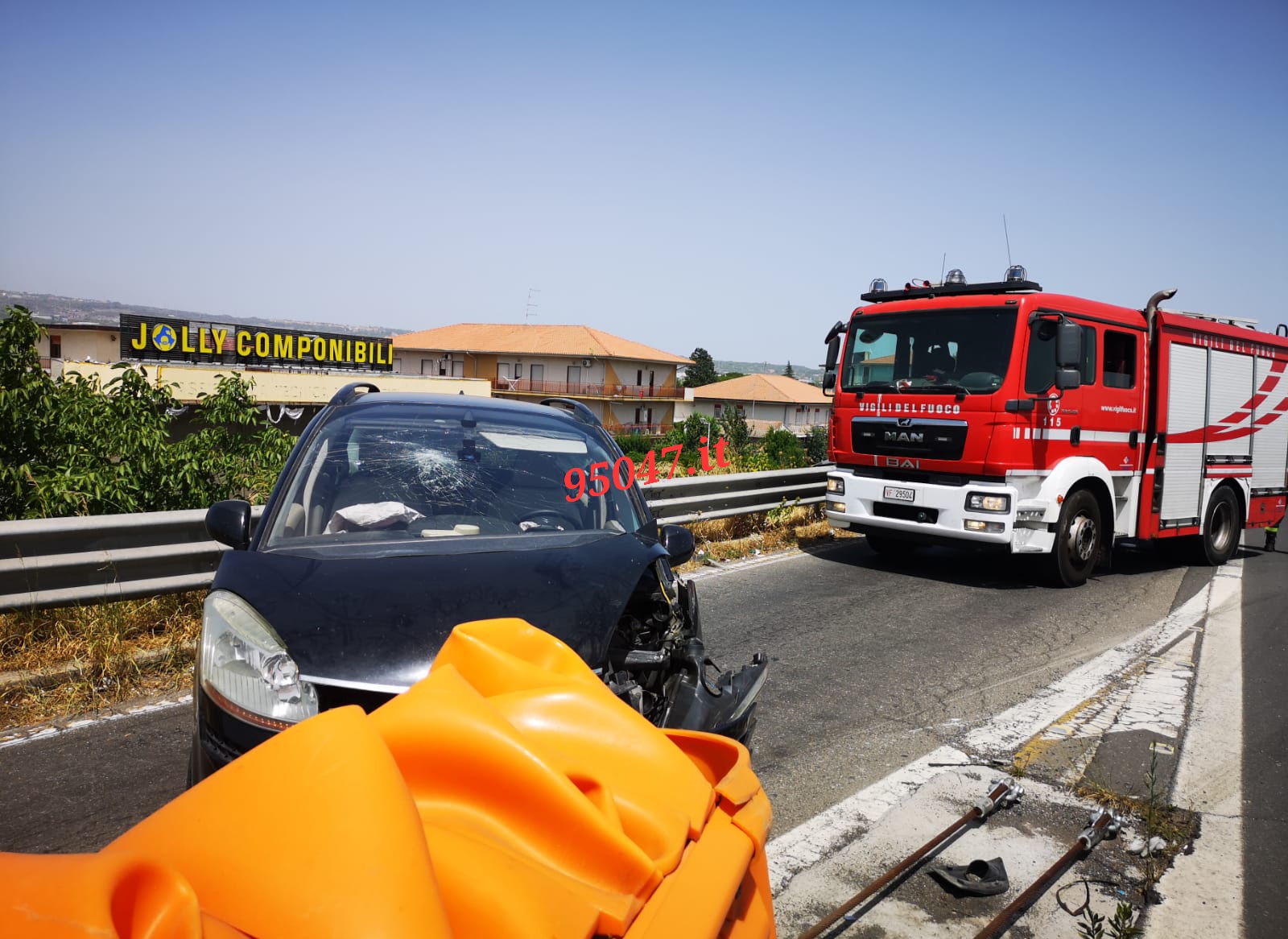 INCIDENTE STRADALE SULLA SUPERSTRADA 121, AUTO CONTRO UN GUARDRAIL. DUE FERITI