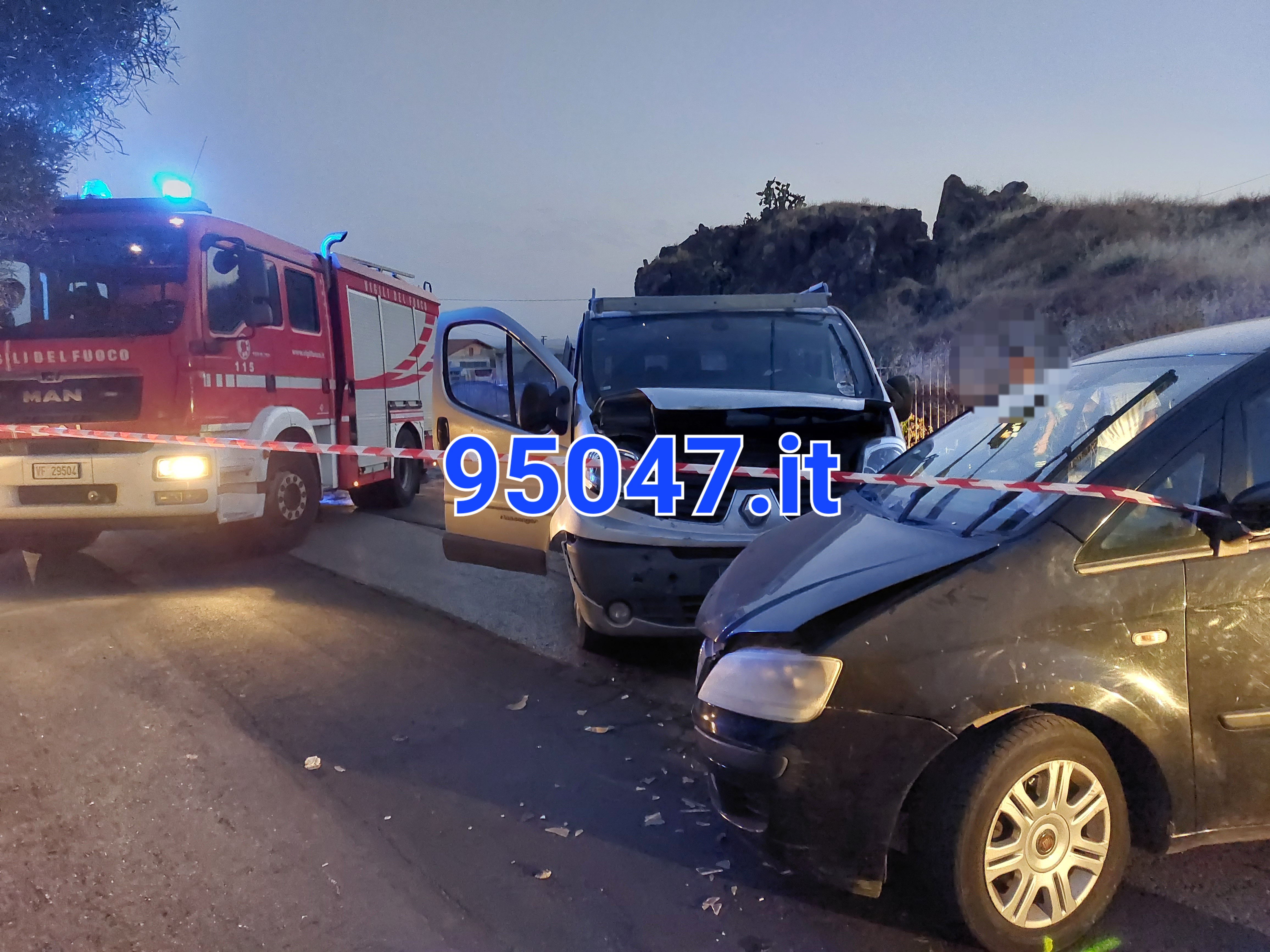 PATERNO': INCIDENTE IN VIA GIOVANNI VERGA