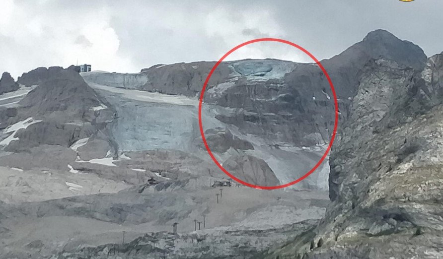 EFFETTO CALDO, UN ENORME BLOCCO DI GHIACCIO SI È STACCATO DALLA MARMOLADA. BILANCIO PROVVISORIO 5 MORTI E OLTRE 10 FERITI