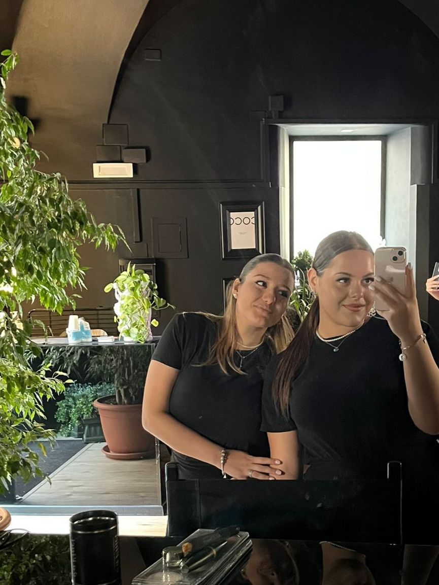 CHIARA E VALERIA DA PATERNO' AL TRUCCO PER DOLCE  E GABBANA