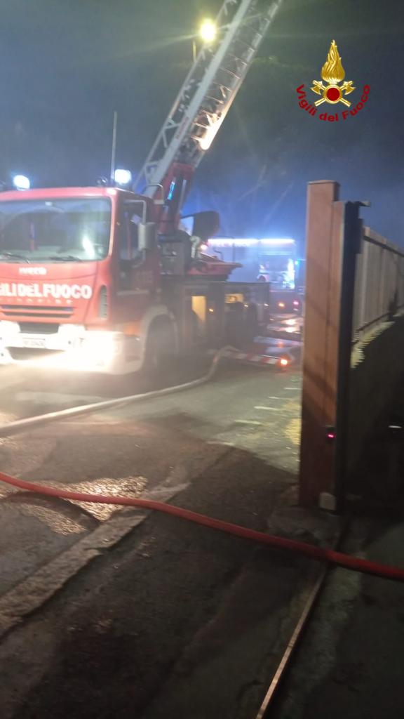 IN CORSO INCENDIO GARAGE A SAN GIOVANNI GALERMO,