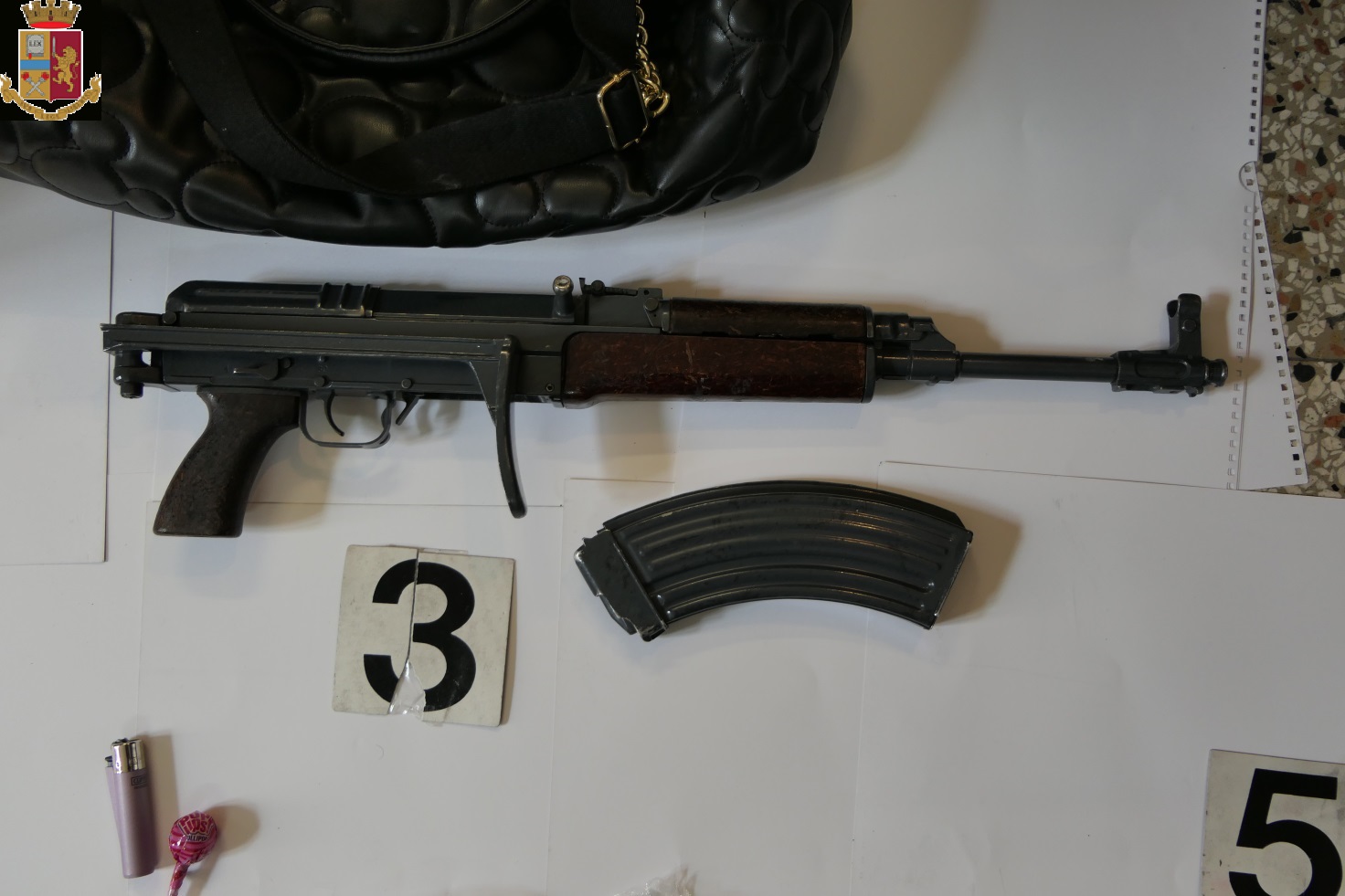 CATANIA. NASCONDEVANO KALASHNIKOV E MUNIZIONI NEL GARAGE: 2 ARRESTI