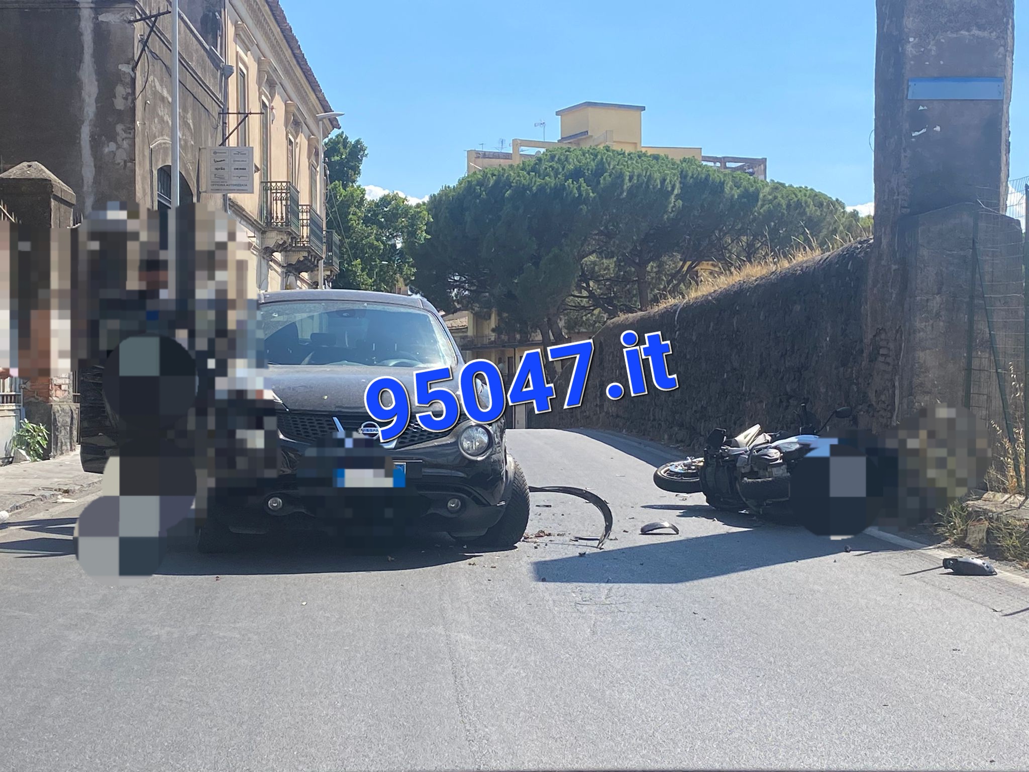 PATERNÒ: VIOLENTO SCONTRO AUTO SCOOTER  IN VIA NAZARIO SAURO, FERITO CENTAURO