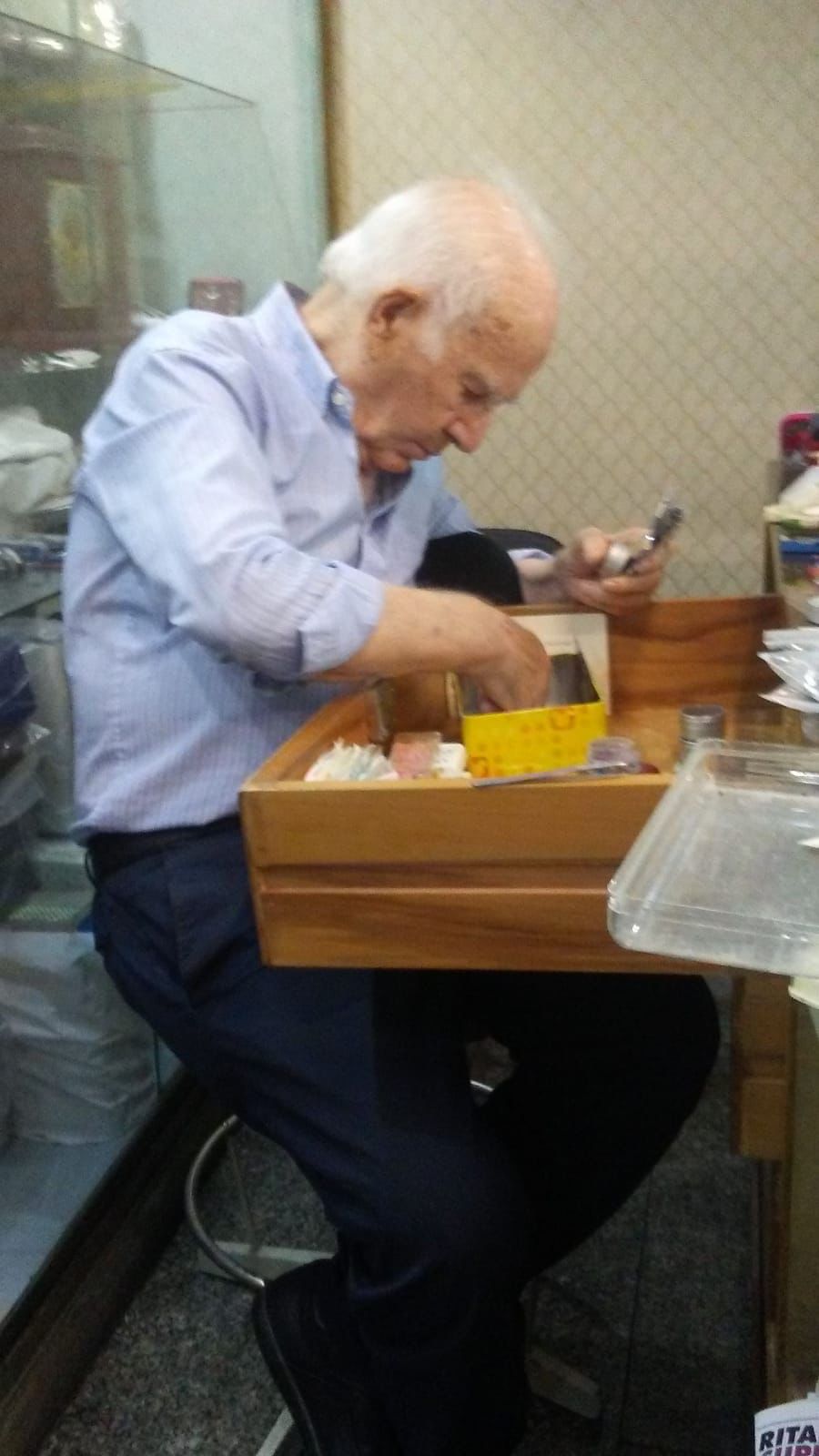 PATERNO' È MORTO LO STORICO GIOIELLIERE GUSEPPE CONIGLIO