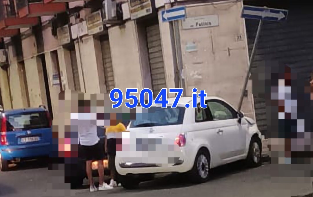 SCONTRO TRA DUE AUTO IN VIA  BELLINI