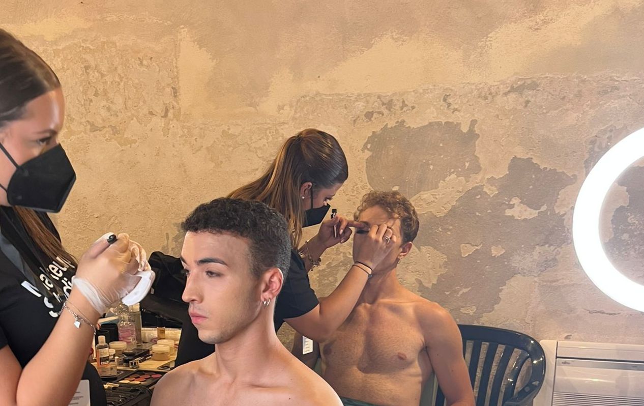 CHIARA E VALERIA DA PATERNO' AL TRUCCO PER DOLCE  E GABBANA