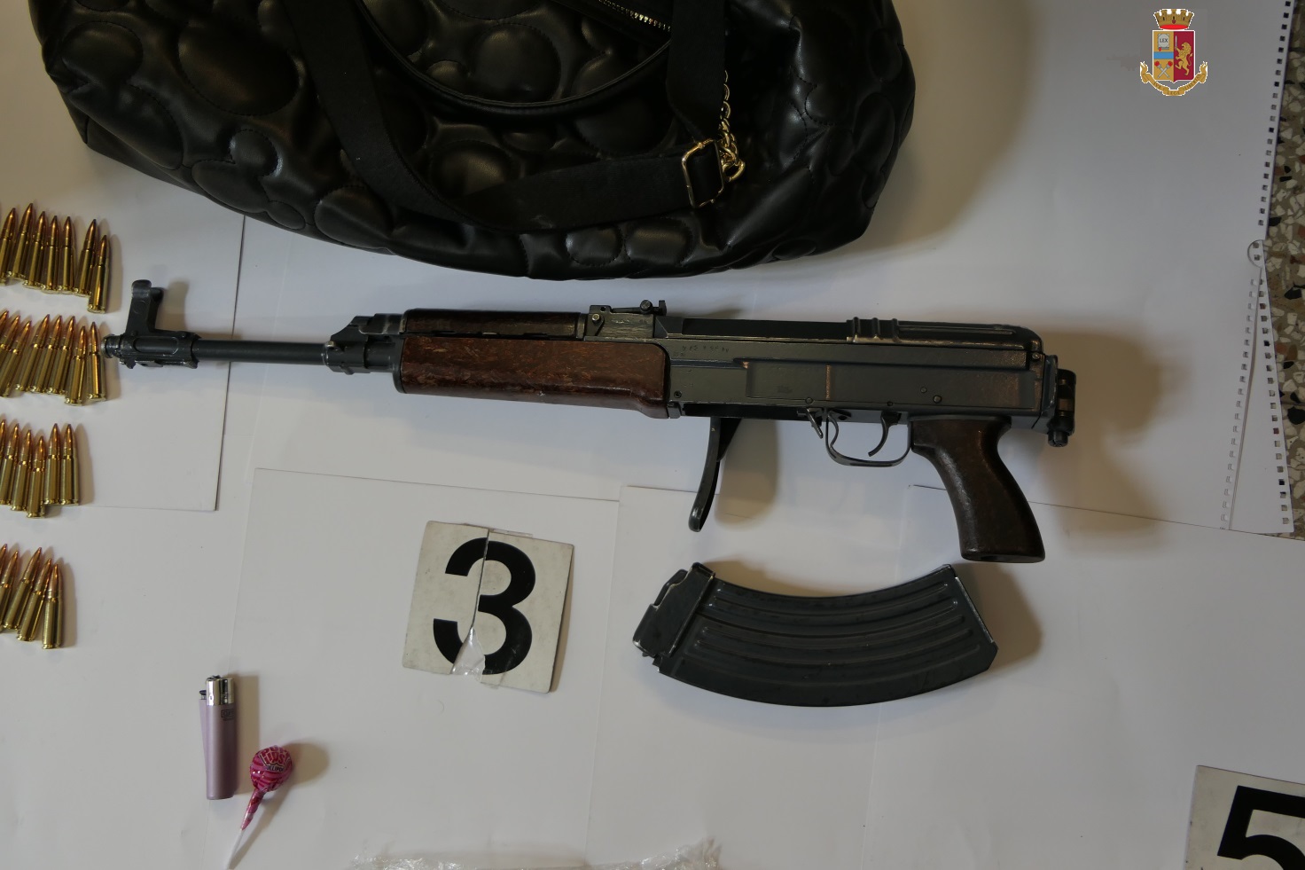 CATANIA. NASCONDEVANO KALASHNIKOV E MUNIZIONI NEL GARAGE: 2 ARRESTI