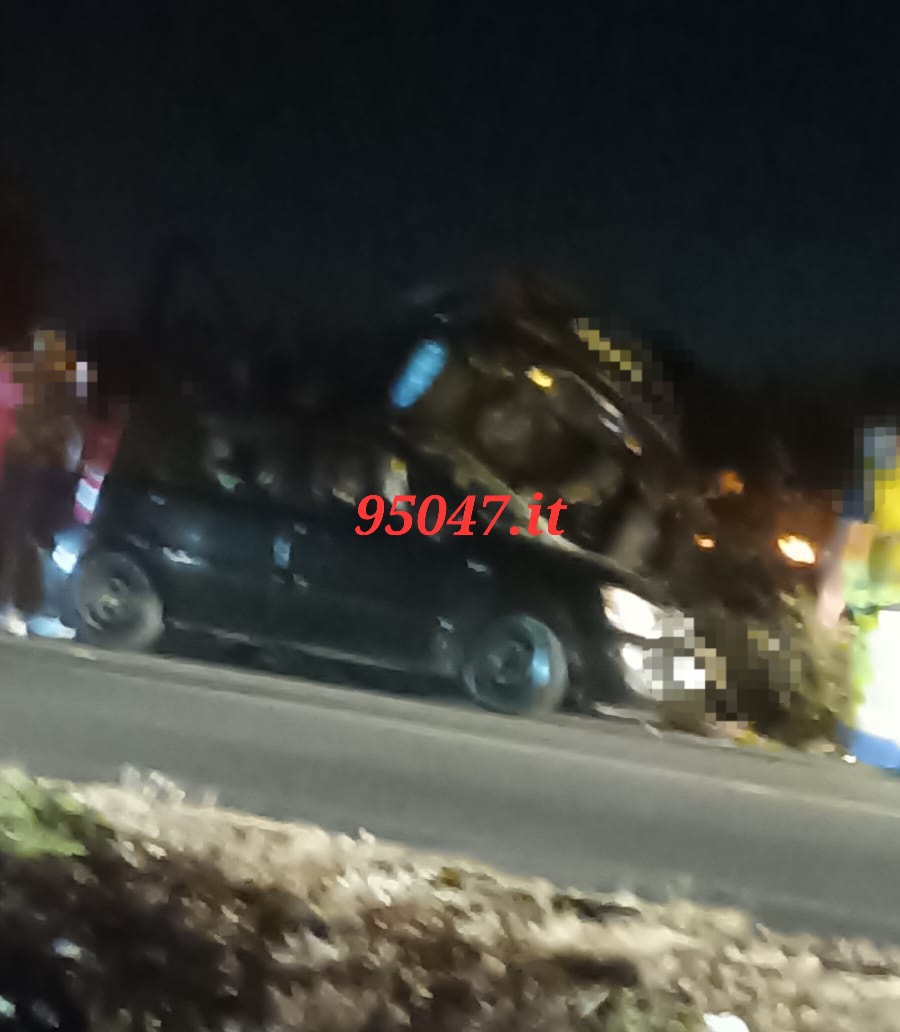 GRAVISSIMO INCIDENTE SULLA SS284. UN'AUTO FINISCE SOPRA L'ALTRA , SOCCORSI SUL POSTO