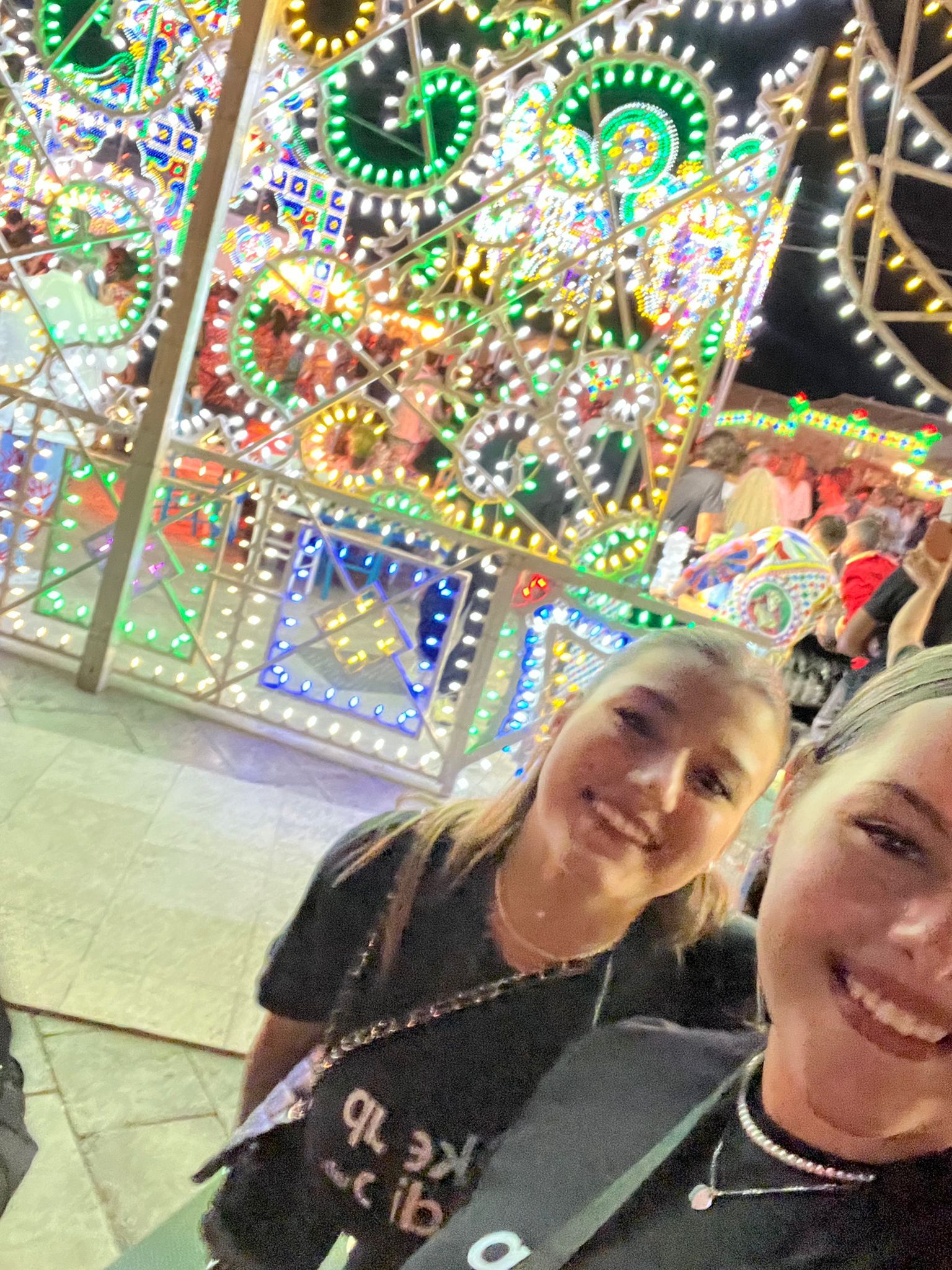 CHIARA E VALERIA DA PATERNO' AL TRUCCO PER DOLCE  E GABBANA