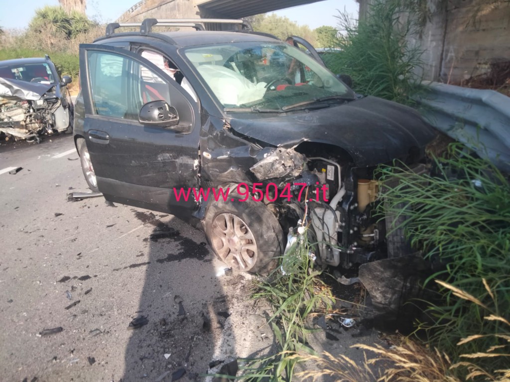 SCONTRO TRA AUTO QUESTA MATTINA A MISTERBIANCO. BILANCIO DI TRE FERITI E UN CANE MORTO