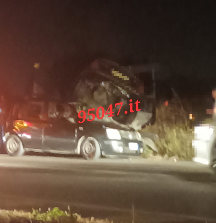GRAVISSIMO INCIDENTE SULLA SS284. UN'AUTO FINISCE SOPRA L'ALTRA , SOCCORSI SUL POSTO