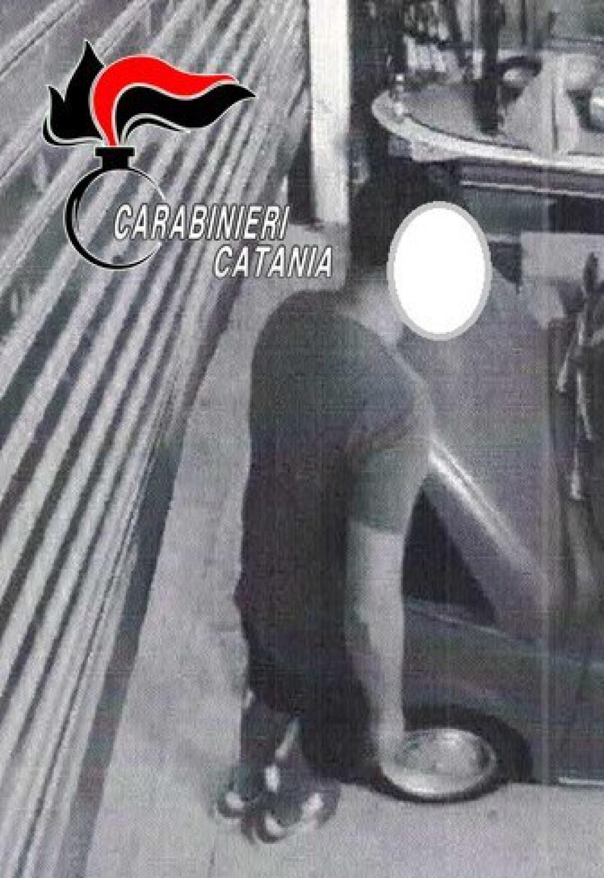 CATANIA, BECCATO MENTRE TENTA DI RUBARE ALL’INTERNO DEI GARAGE CONDOMINIALI: - 