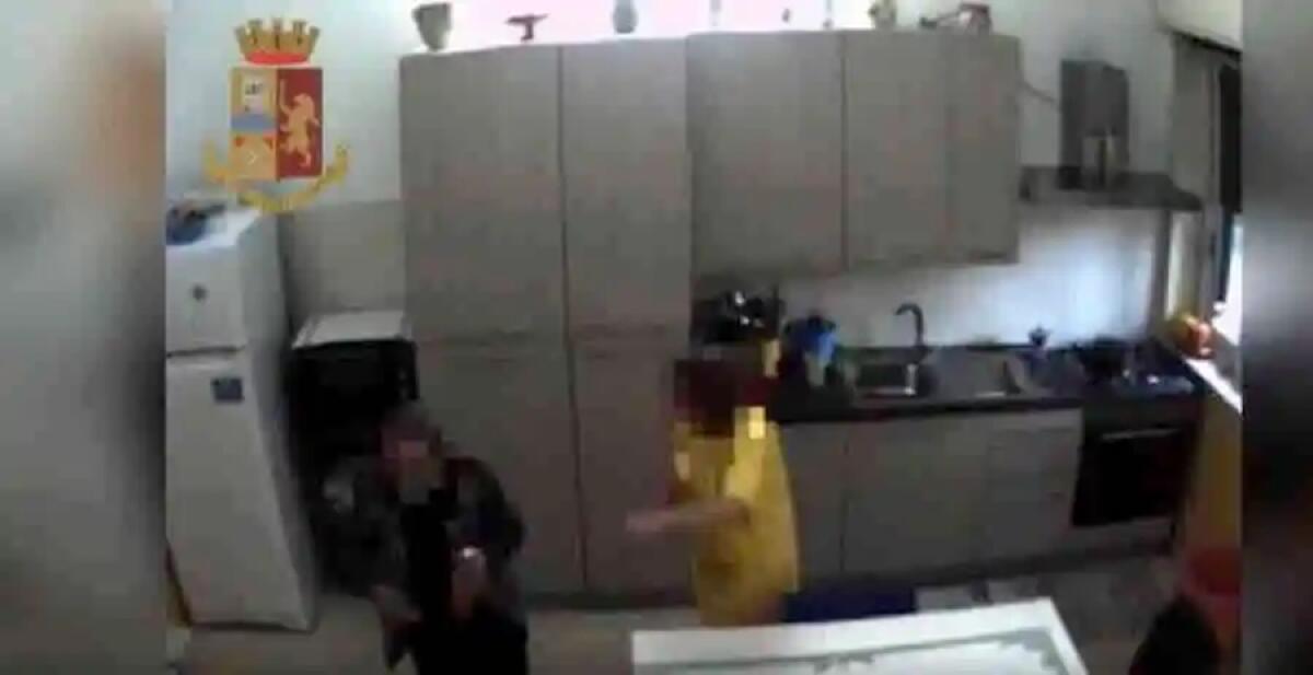 CATANIA, MALTRATTAVA ANZIANI OSPITI DELLA SUA CASA DI RIPOSO: IN MANETTE DIRETTRICE VIOLENTA - 