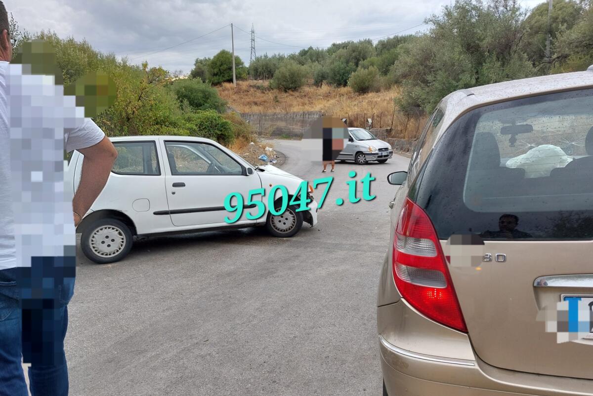 SCONTRO  TRA DUE AUTOVETTURE SULLA SP135 IN TERRITORIO DI BELPASSO,  TRE FERITI - 