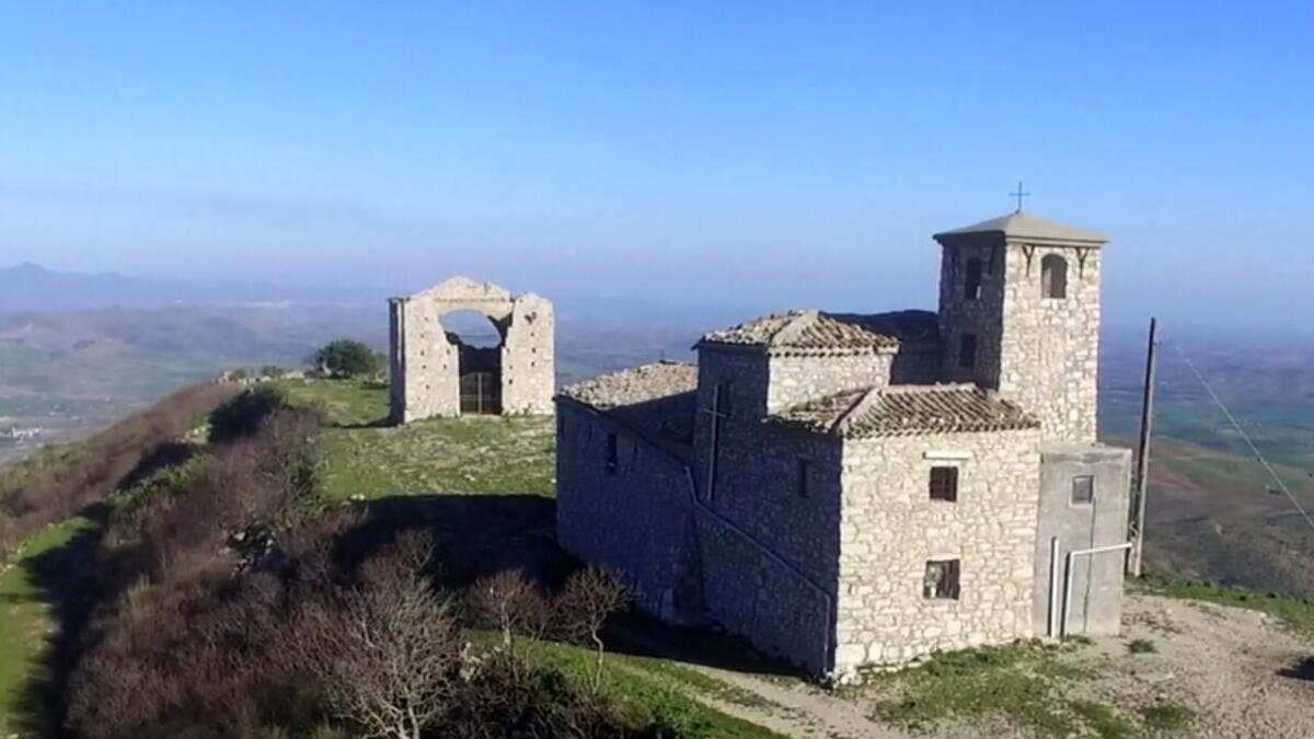RESTI UMANI IN UN EREMO DI CASTEL DI IUDICA, INDAGINI PER STABILIRE L’EPOCA ALLA QUALE RISALGONO - 