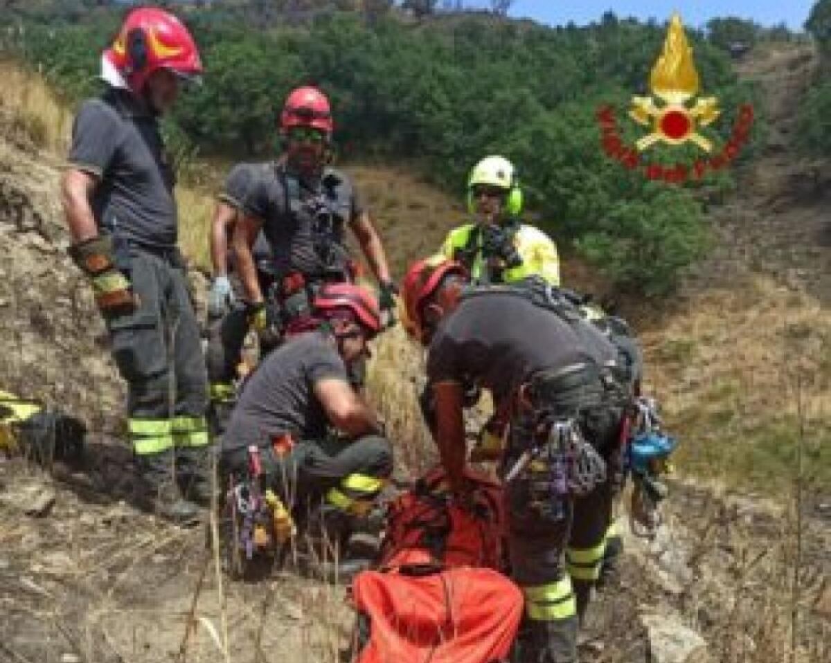 LINGUAGLOSSA. Precipita in un dirupo, 81enne salvato dai vigili del fuoco - 