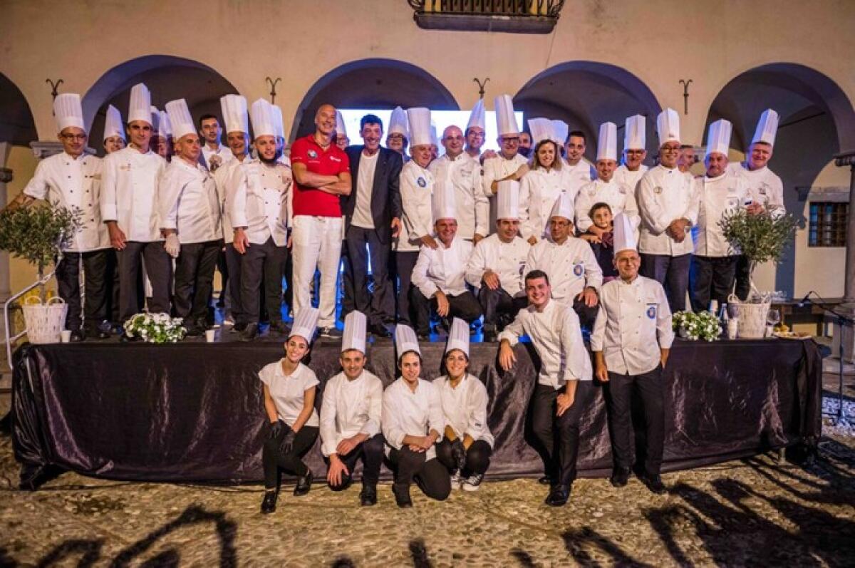 MAESTRI PASTICCERI CELEBRANO LA LUNA CON ASTRONAUTA PARMITANO - 