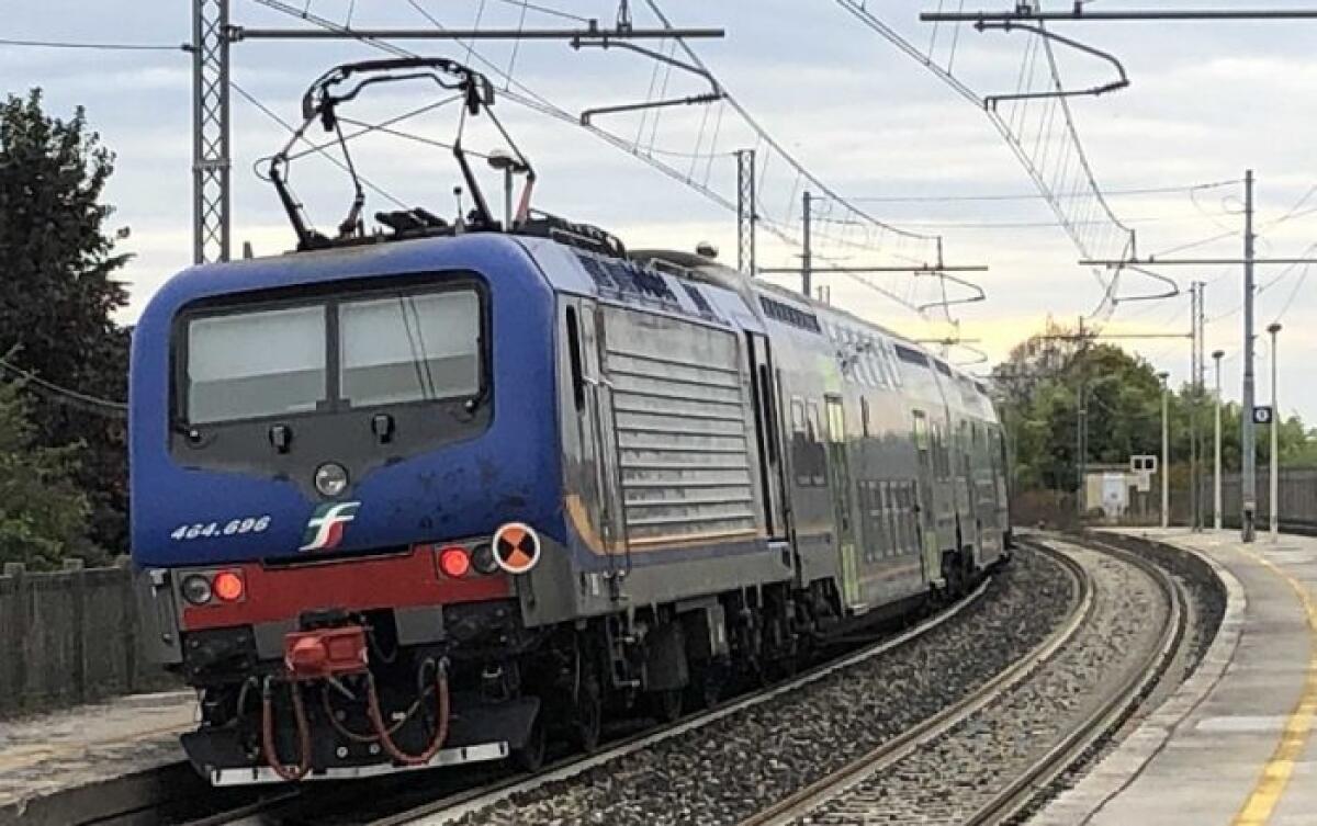 UOMO TRAVOLTO DA UN TRENO A FIUMEFREDDO - 