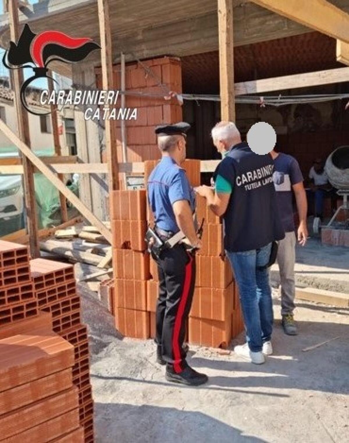 CATANIA. CONTROLLI AI CANTIERI EDILI: DUE DENUNCE PER PONTEGGIO IN LEGNO E CORRENTE ELETTRICA GRATIS - 