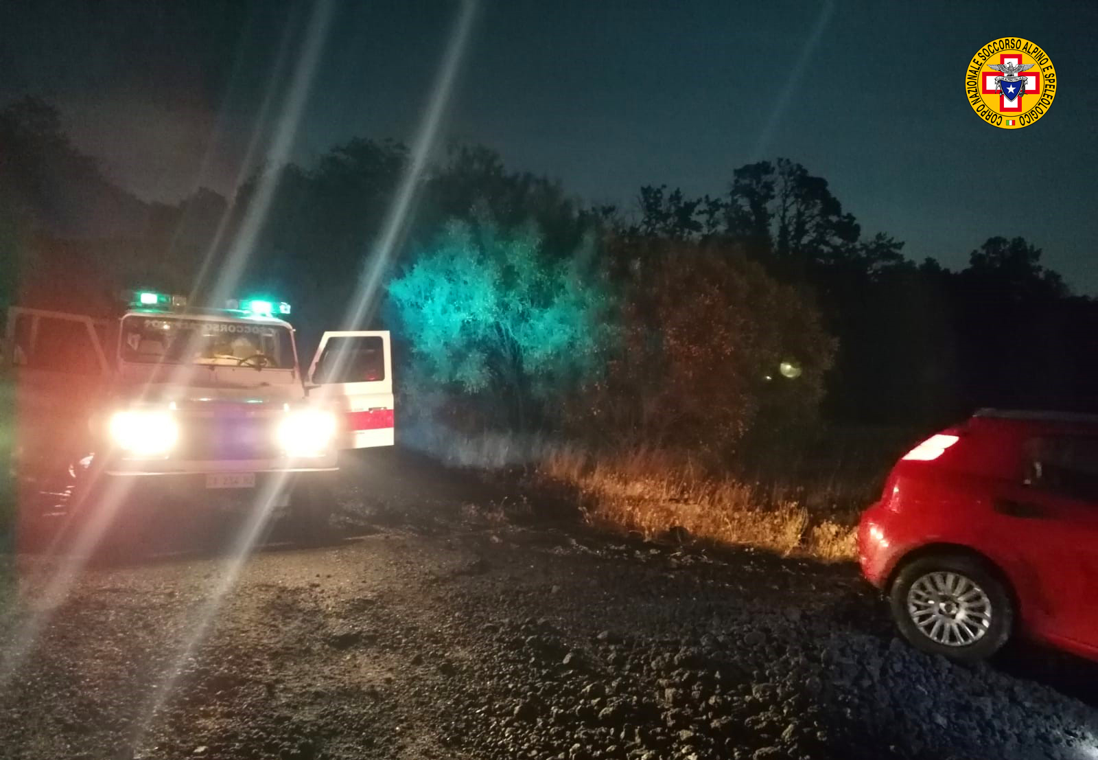 RAGALNA. DISPERSI IN FITTA AREA BOSCHIVA IN CONTRADA MILIA: SALVATI  DAL SOCCORSO ALPINO