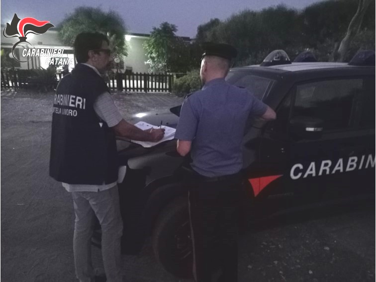 DENUNCIATO IL GESTORE DI UNO LIDO DELLA PLAYA DI CATANIA, CIBO NON TRACCIATO E SCARSA IGIENE IN CUCINA