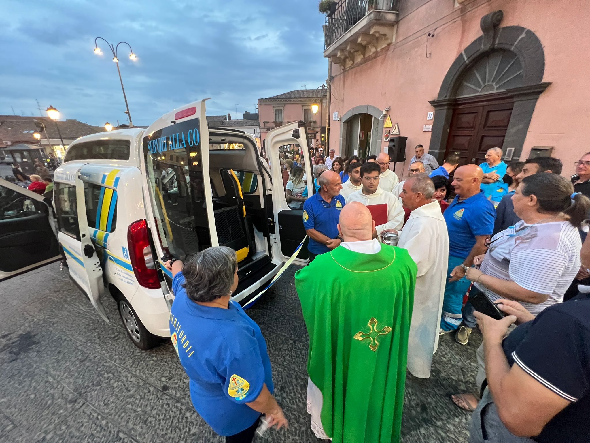 LA MISERICORDIA DI NICOLOSI INAUGURA UN VEICOLO DISABILI
