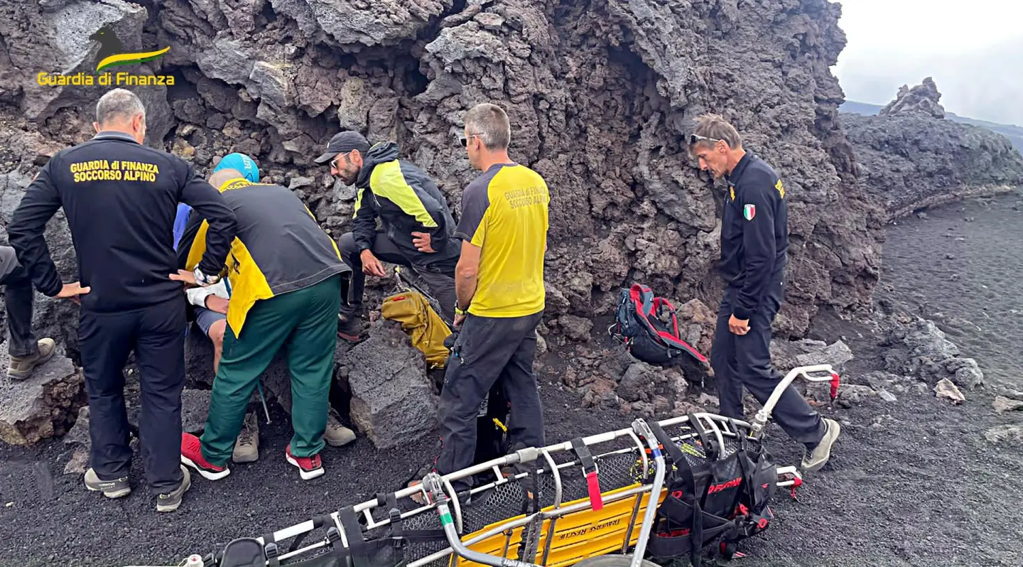 ETNA: DUE INTERVENTI DI SOCCORSO SUL VULCANO DA PARTE DEL SAGF – LE FOTO