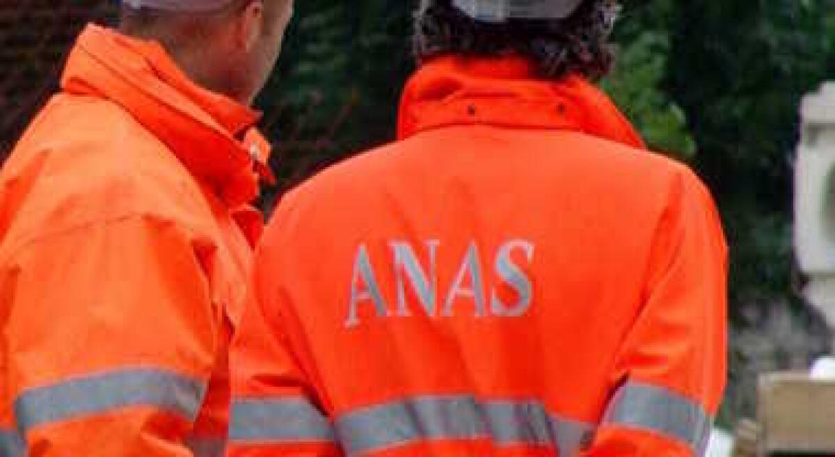 TANGENZIALE DI CATANIA TRAFFICO PROVVISORIAMENTE BLOCCATO IN DIREZIONE SUD PER VEICOLO IN FIAMME - 