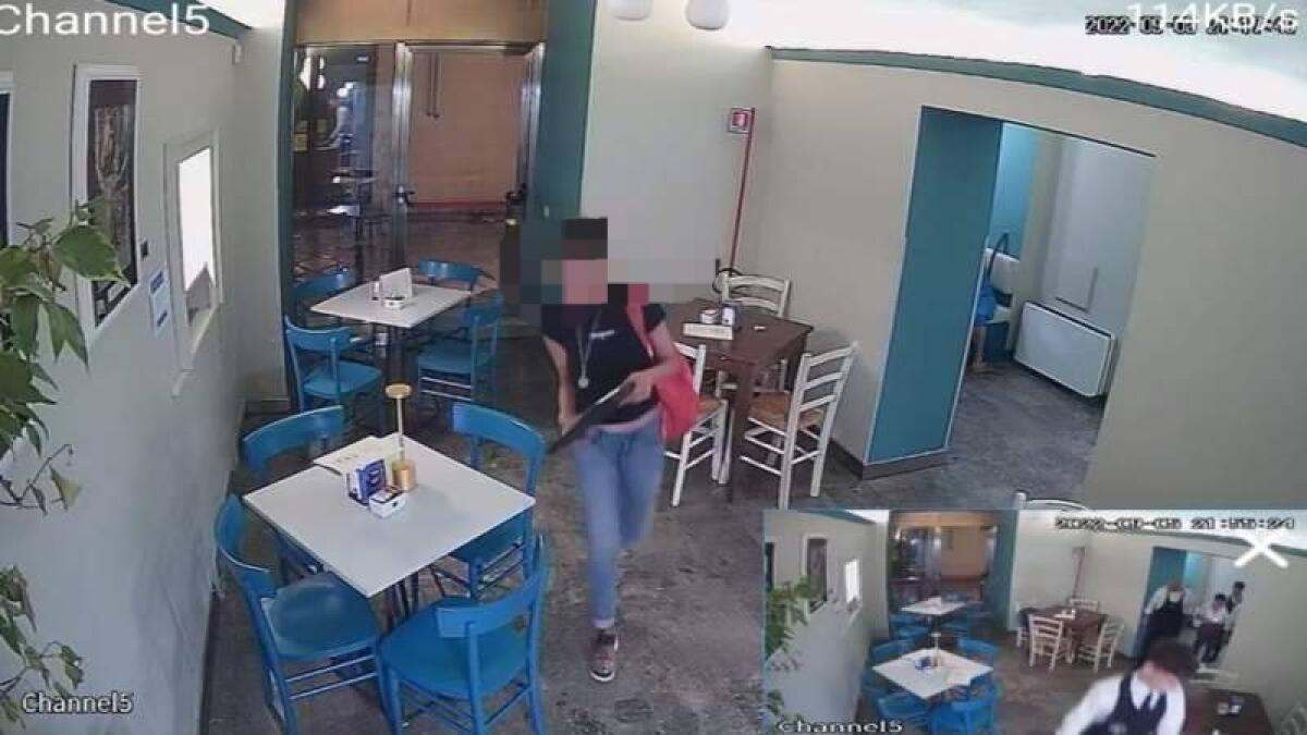 RUBA PC IN UN BAR DI PALERMO, “BECCATA” DALLE TELECAMERE: TITOLARI POSTANO FOTO SUI SOCIAL - 