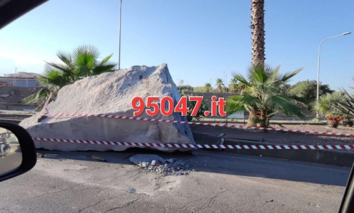 TRAGEDIA SFIORATA QUESTA MATTINA A PATERNO', GROSSO MASSO DI PIETRA LAVICA CADE UN TIR - 