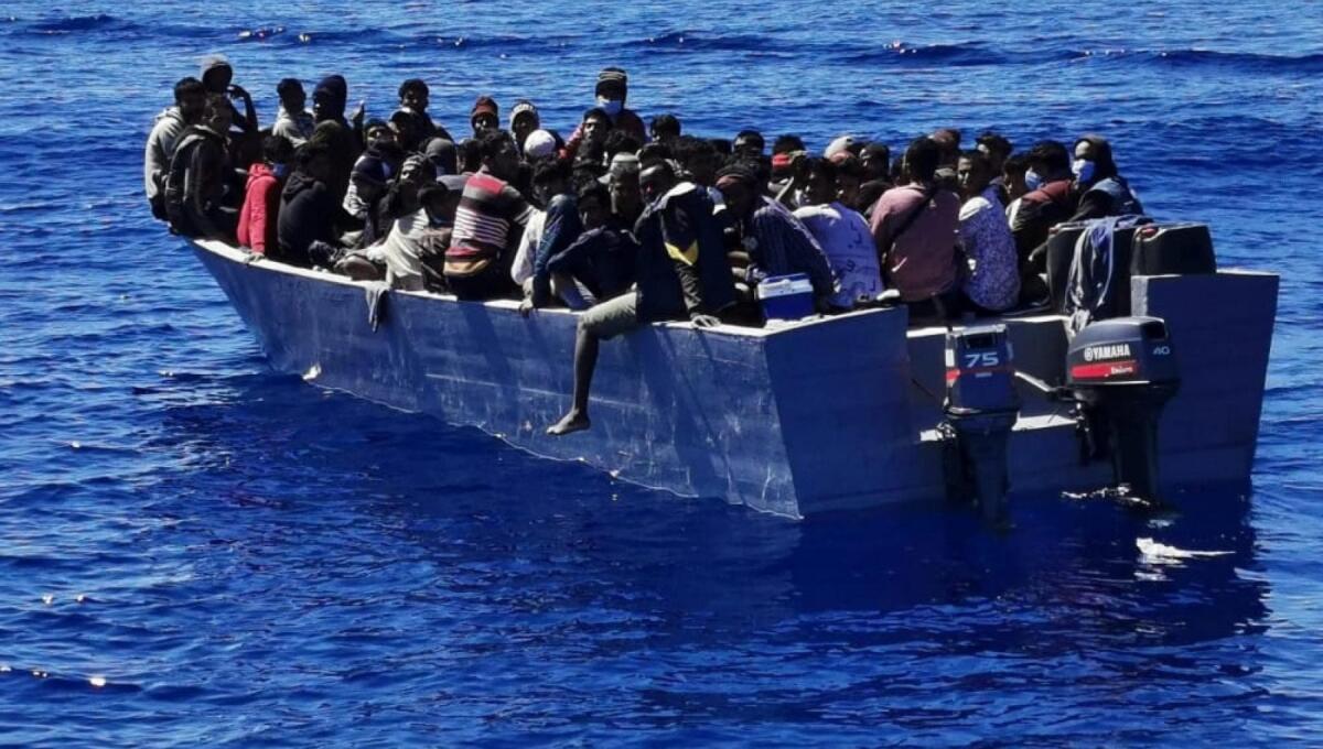 MIGRANTI «MORTI DI FAME E SETE SU UN BARCONE, DUE SONO BIMBI»: DRAMMA A POZZALLO - 